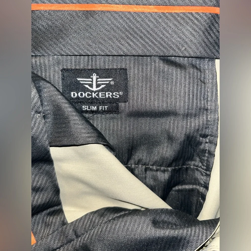 Dockers dress Men's Tan Pants Size: 33x32
